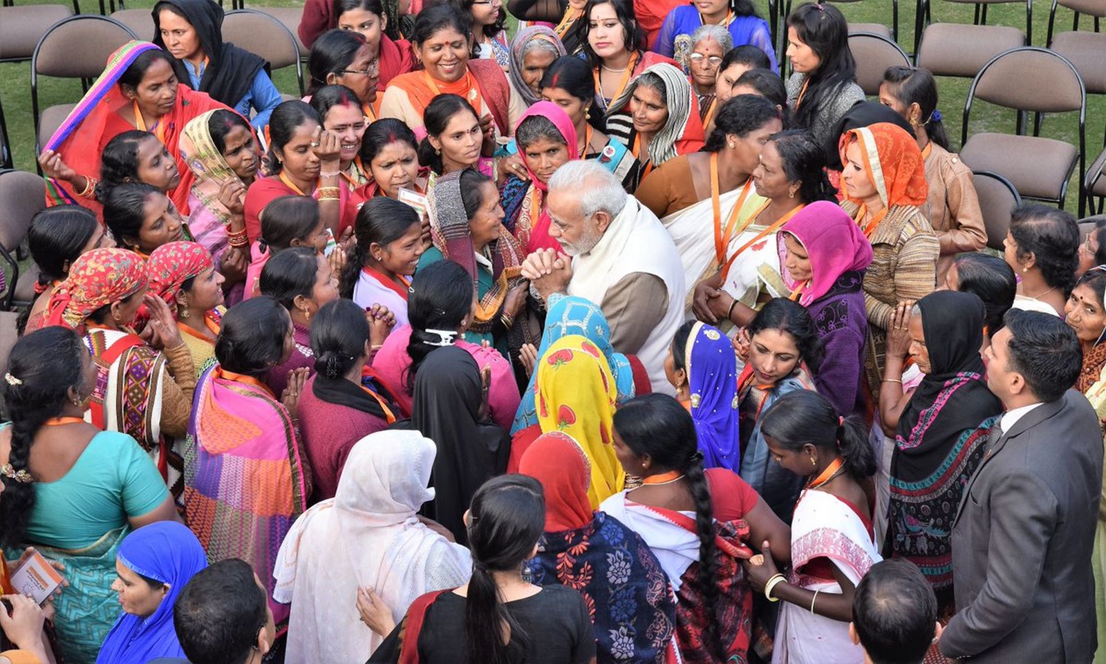 Narendra-Modi-with-Indian-Women.jpg