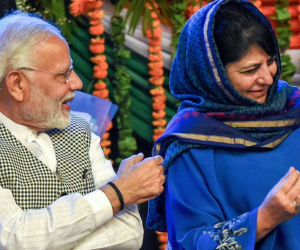 PM-Modi-With-Mehbooba-Mufti.png